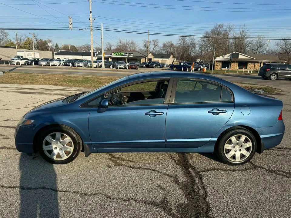 2010 Honda Civic 8th Gen - Image 5 of 17
