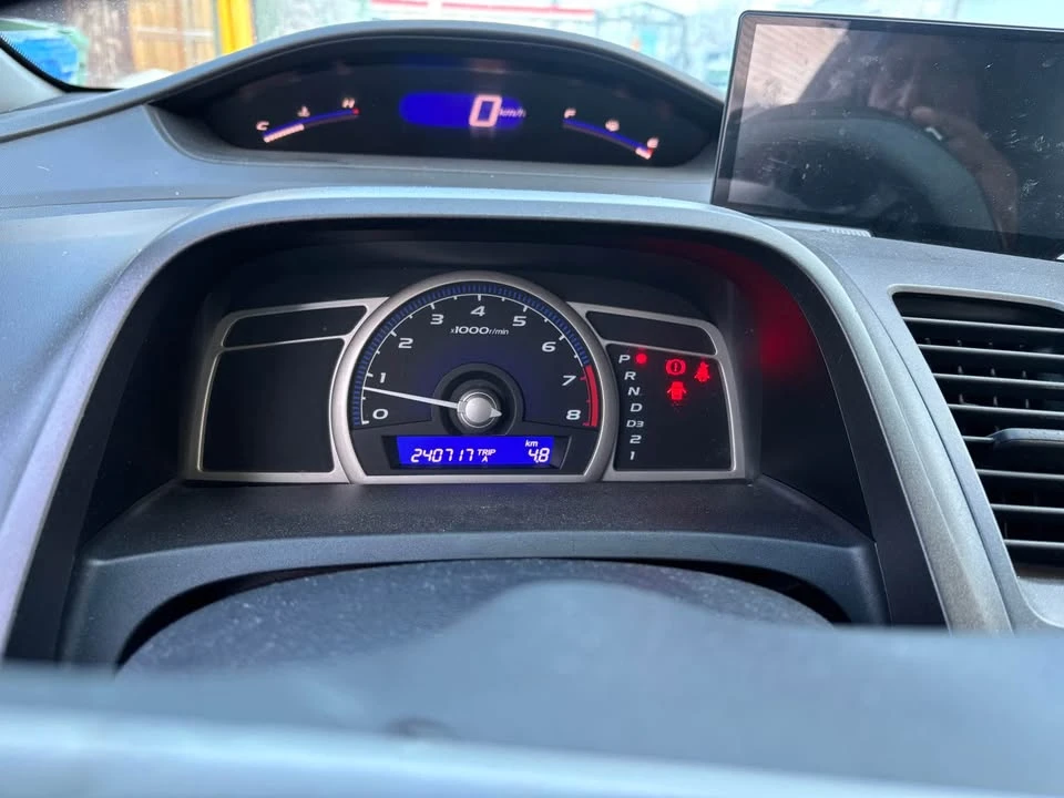 2010 Honda Civic 8th Gen - Image 5 of 9