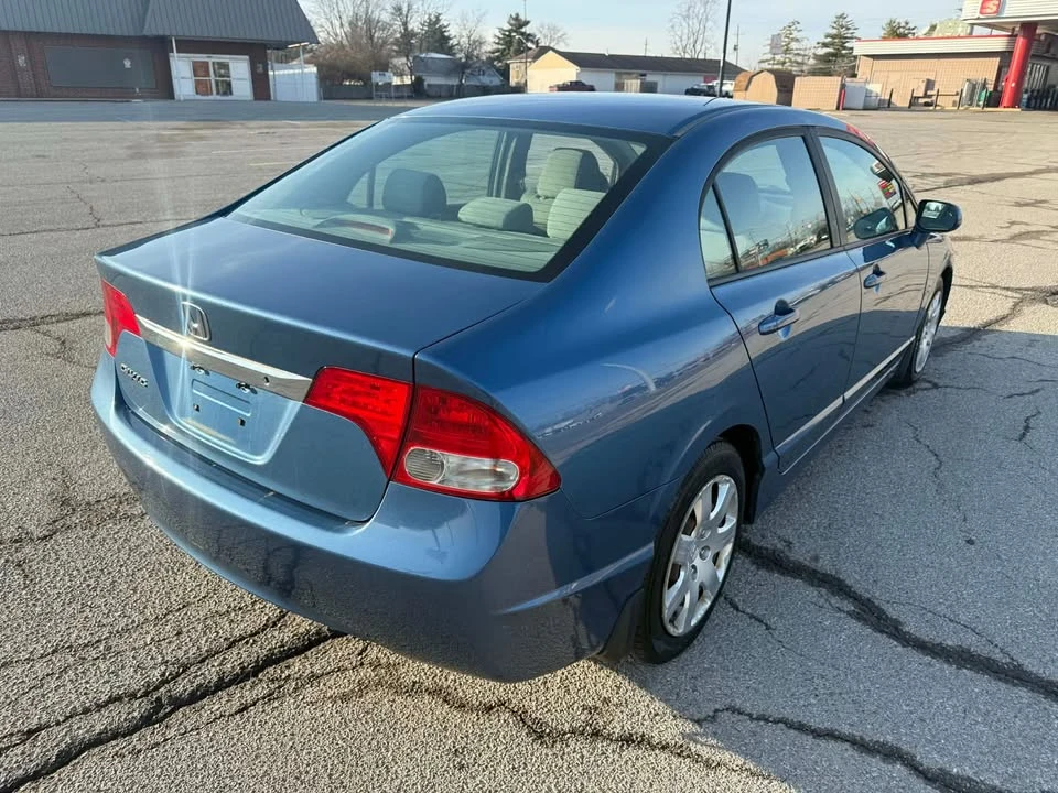 2010 Honda Civic 8th Gen - Image 6 of 17