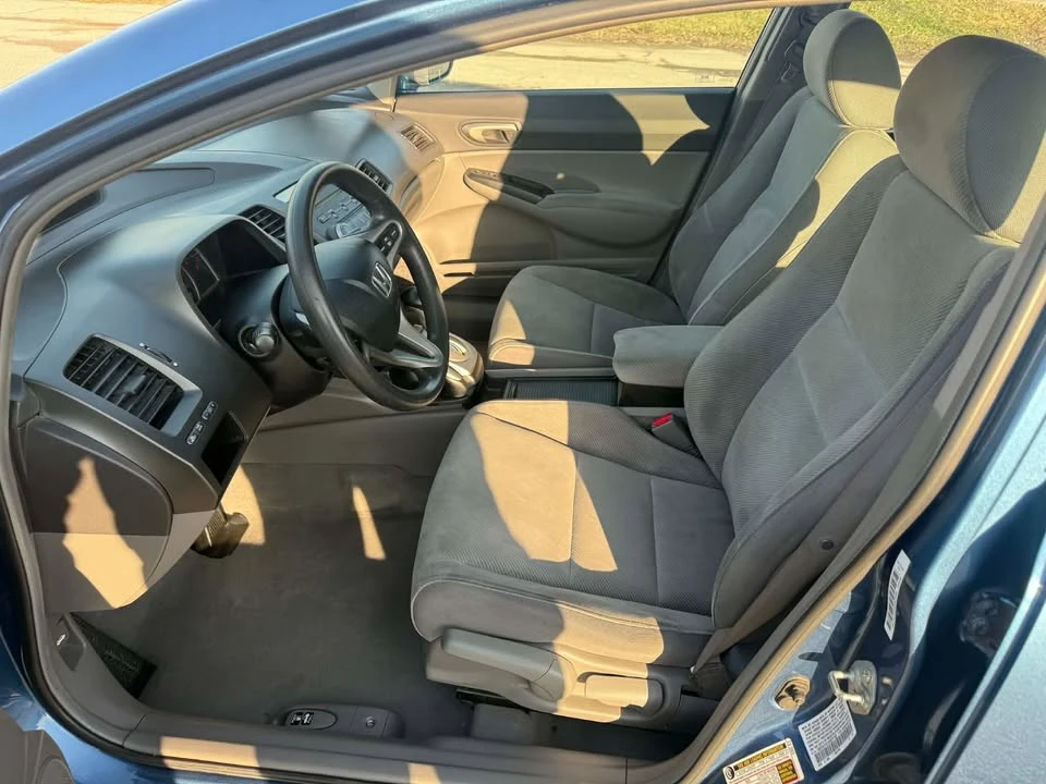 2010 Honda Civic 8th Gen - Image 9 of 17