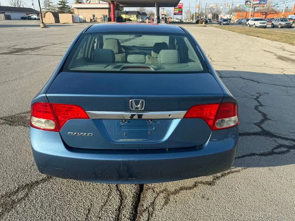 2010 Honda Civic 8th Gen - Image 7 of 17