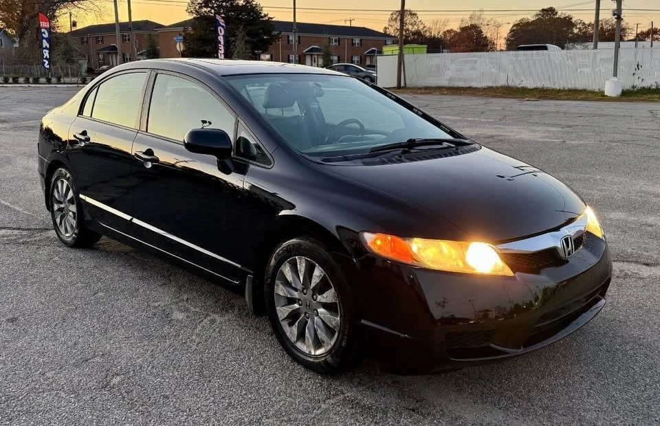 2010 Honda Civic 8th Gen - Image 3 of 19