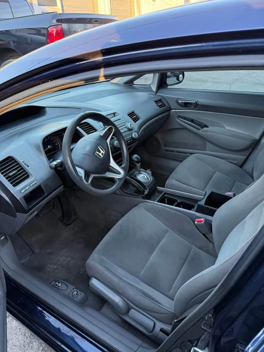 2010 Honda Civic 8th Gen - Image 2 of 7
