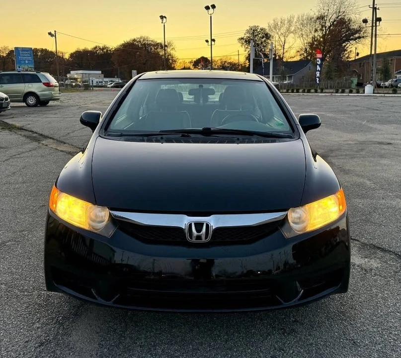 2010 Honda Civic 8th Gen - Image 2 of 19
