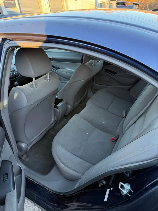 2010 Honda Civic 8th Gen - Image 3 of 7