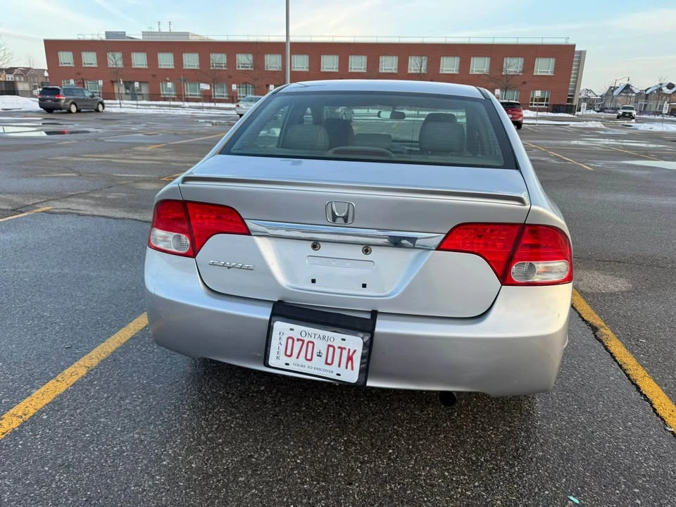 2010 Honda Civic 8th Gen - Image 9 of 12