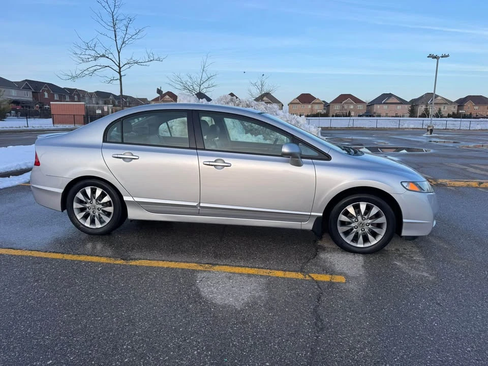 2010 Honda Civic 8th Gen - Image 8 of 12