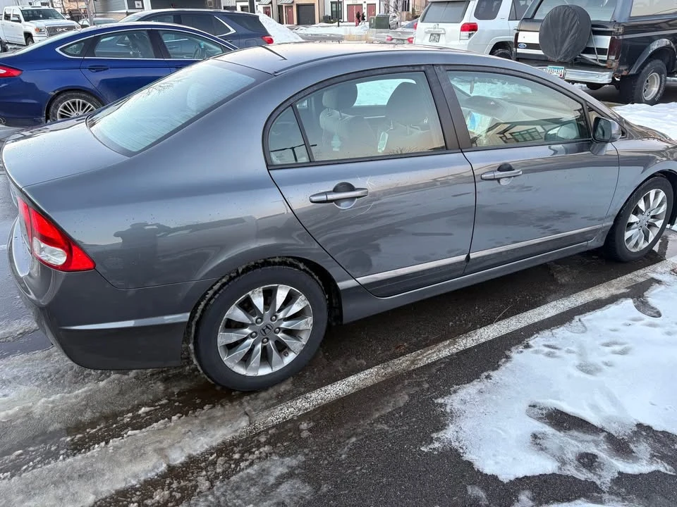 2010 Honda Civic 8th Gen - Image 3 of 12