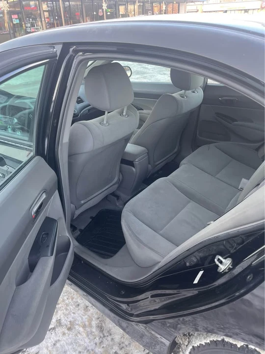 2010 Honda Civic 8th Gen - Image 7 of 11