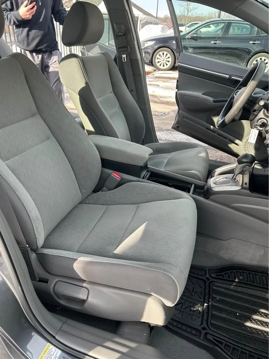 2010 Honda Civic 8th Gen - Image 8 of 12