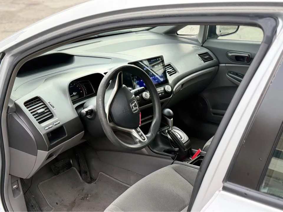 2010 Honda Civic 8th Gen - Image 8 of 13