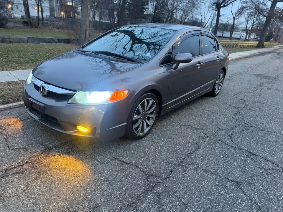 2010 Honda Civic 8th Gen - Image 2 of 7