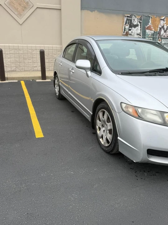 2010 Honda Civic 8th Gen - Image 3 of 8