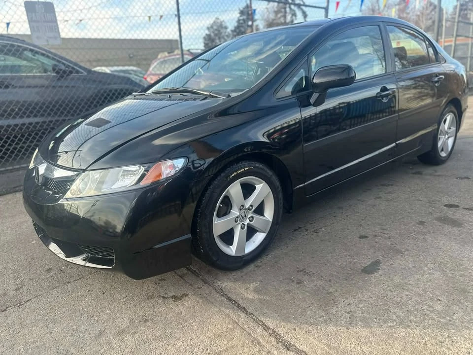 2010 Honda Civic 8th Gen - Image 2 of 10