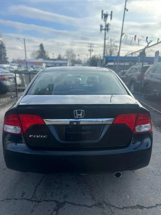 2010 Honda Civic 8th Gen - Image 5 of 10
