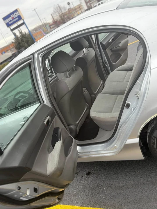 2010 Honda Civic 8th Gen - Image 5 of 8