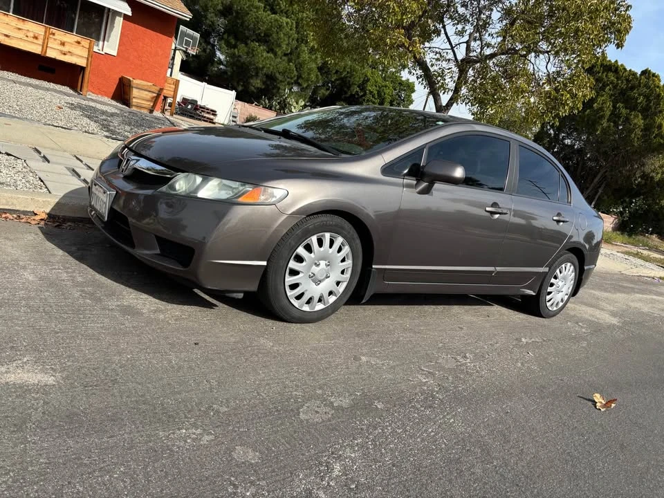 2010 Honda Civic 8th Gen - Image 2 of 9