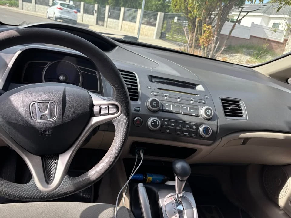 2010 Honda Civic 8th Gen - Image 8 of 9