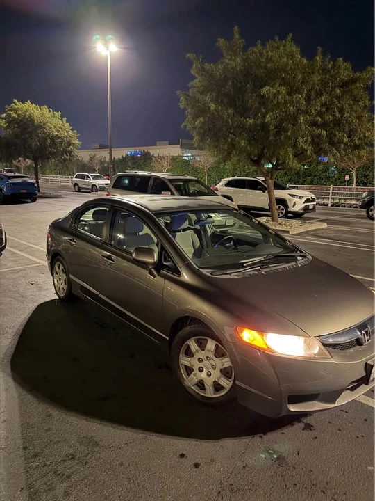 2010 Honda Civic 8th Gen - Image 3 of 8