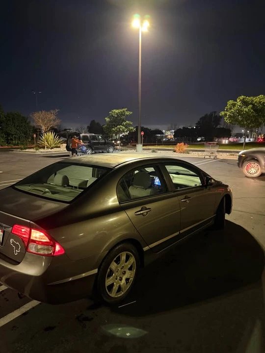 2010 Honda Civic 8th Gen - Image 2 of 8