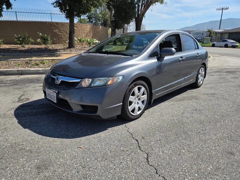 2010 Honda Civic 8th Gen - Image 2 of 10