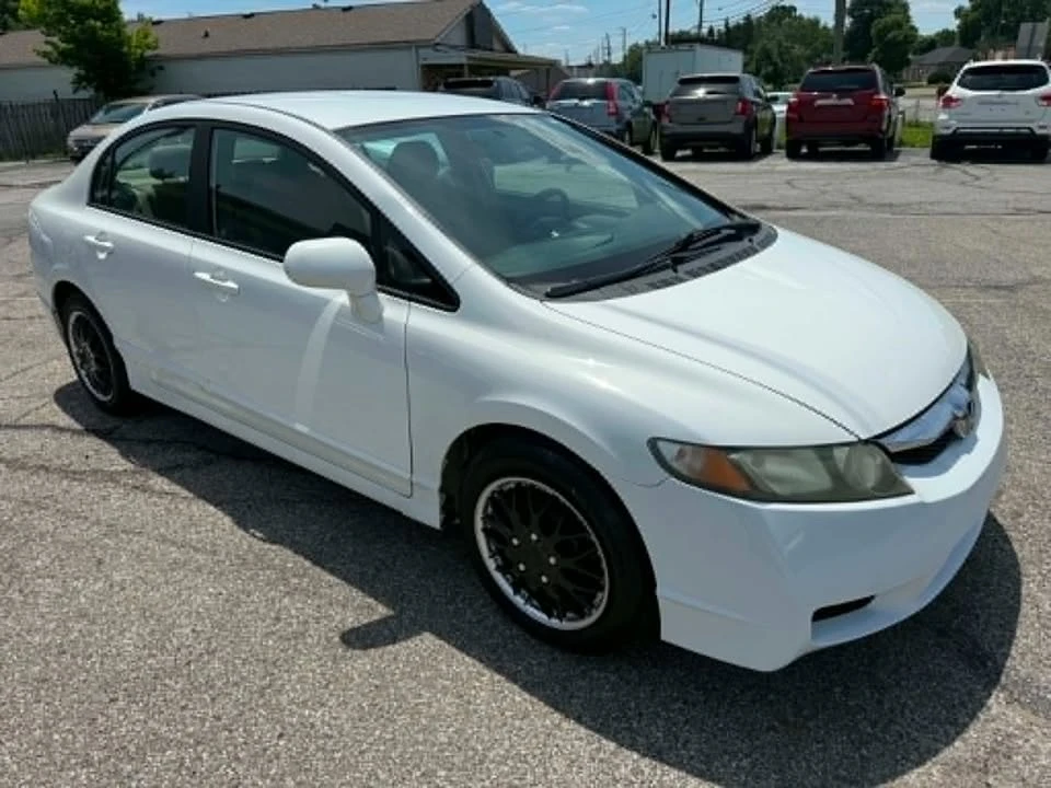 2010 Honda Civic 8th Gen - Image 2 of 15