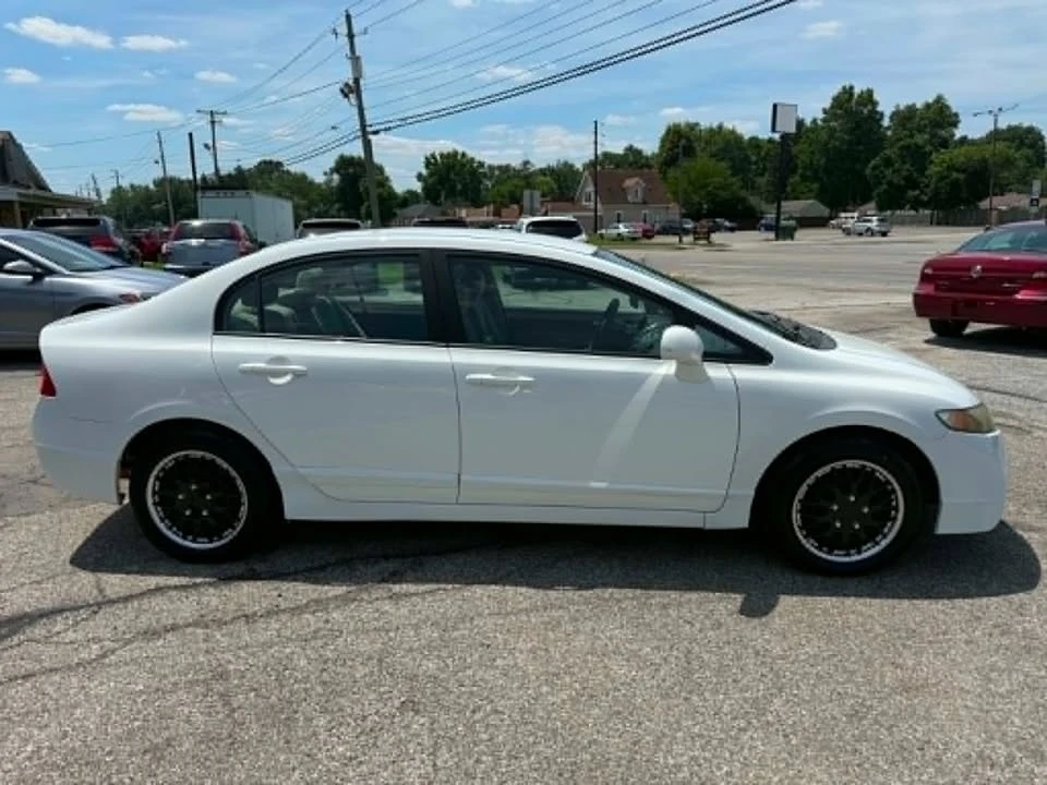 2010 Honda Civic 8th Gen - Image 3 of 15