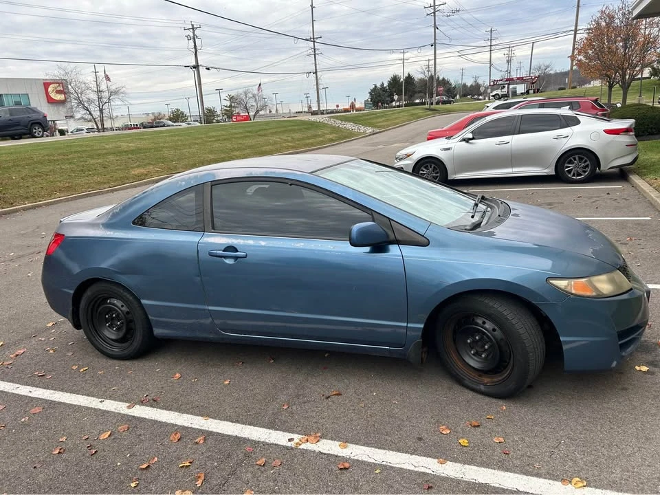 2010 Honda Civic 8th Gen - Image 3 of 10