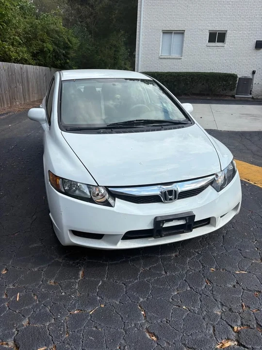 2010 Honda Civic 8th Gen - Image 2 of 8