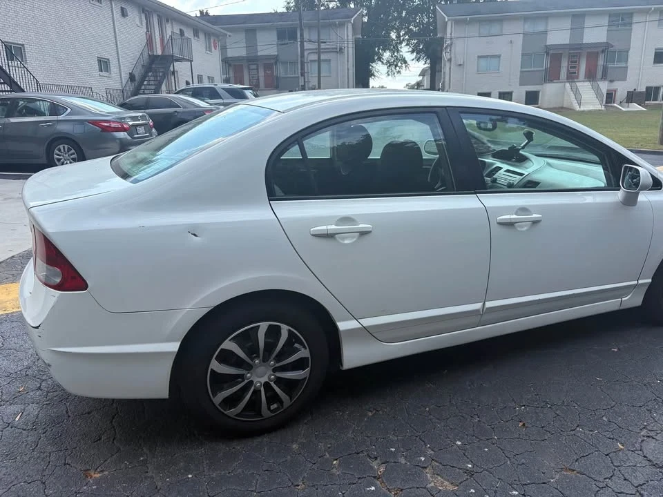 2010 Honda Civic 8th Gen - Image 3 of 8