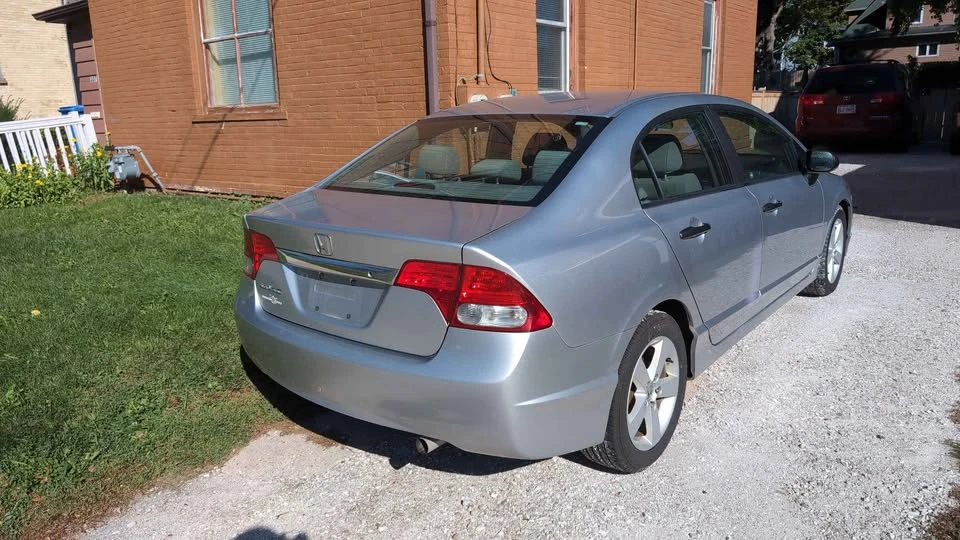 2010 Honda Civic 8th Gen - Image 2 of 11