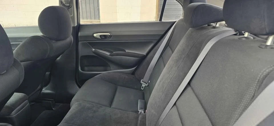 2010 Honda Civic 8th Gen - Image 8 of 11