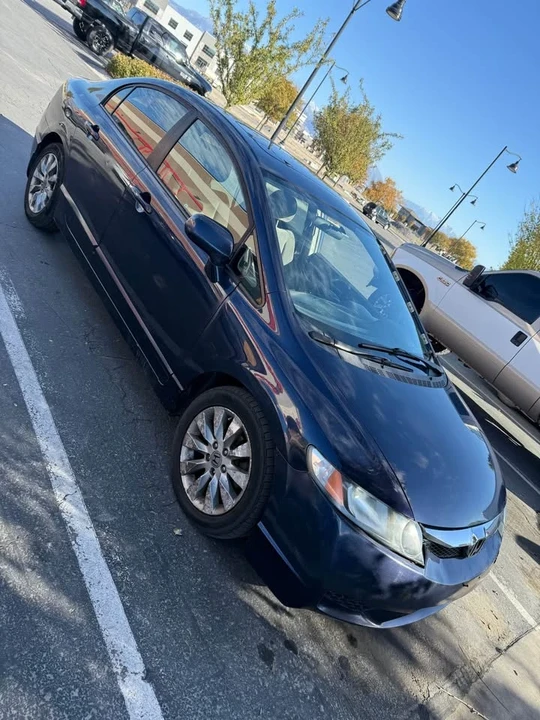 2010 Honda Civic 8th Gen - Image 3 of 4