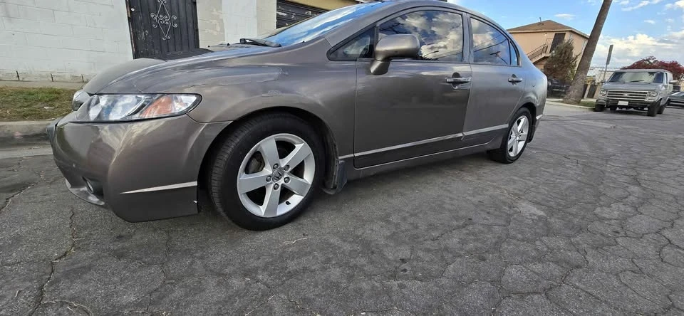 2010 Honda Civic 8th Gen - Image 9 of 11