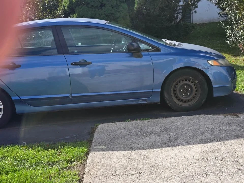 2010 Honda Civic 8th Gen - Image 2 of 3