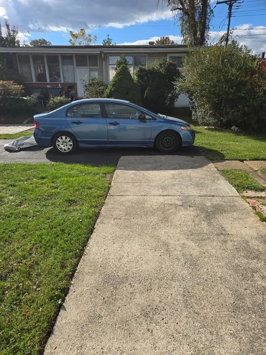 2010 Honda Civic 8th Gen - Image 3 of 3