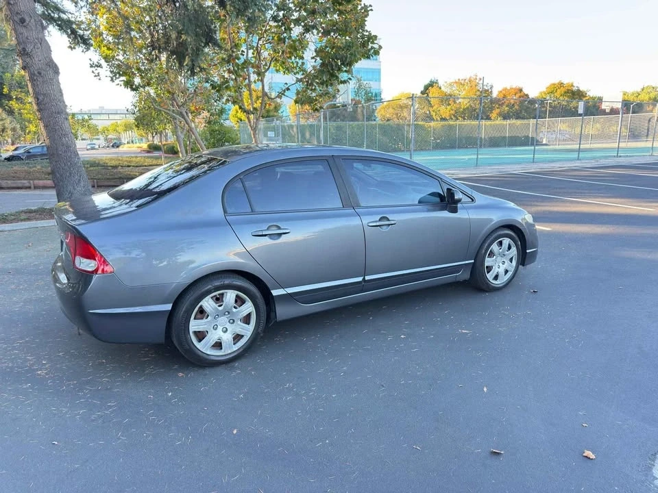 2010 Honda Civic 8th Gen - Image 2 of 8