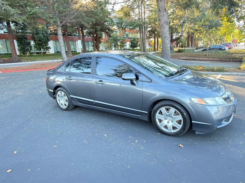 2010 Honda Civic 8th Gen - Image 3 of 8