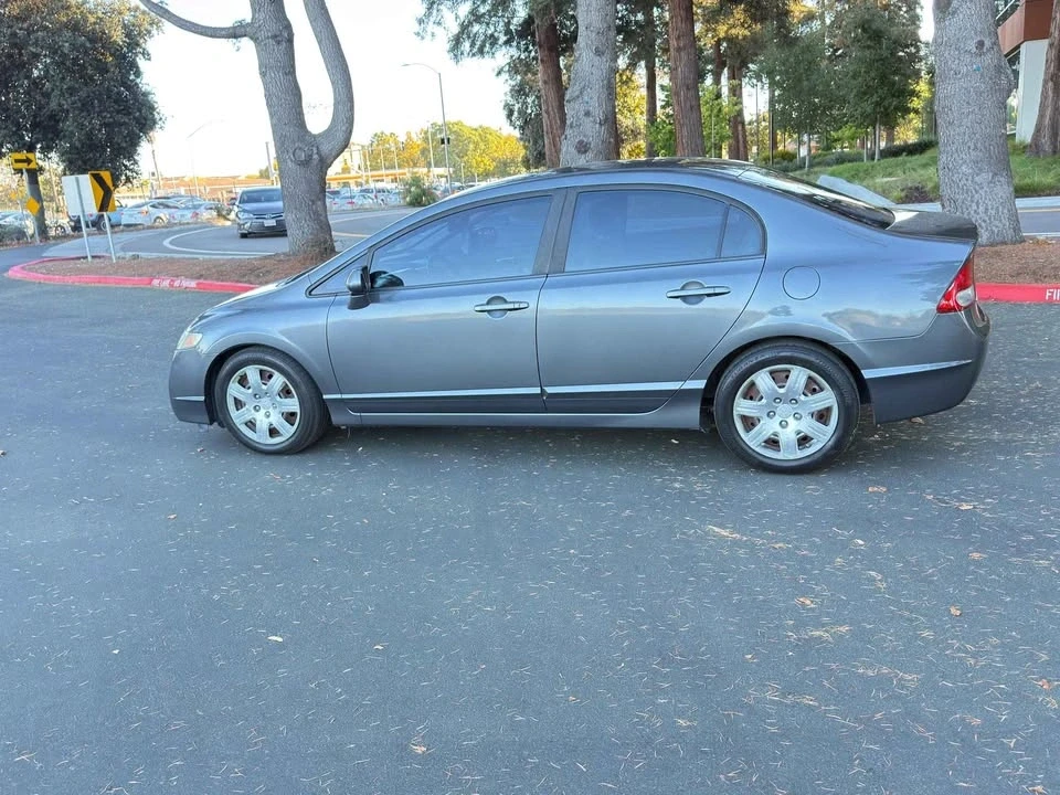 2010 Honda Civic 8th Gen - Image 4 of 8