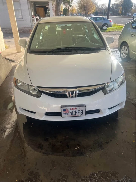 2010 Honda Civic 8th Gen - Image 2 of 11