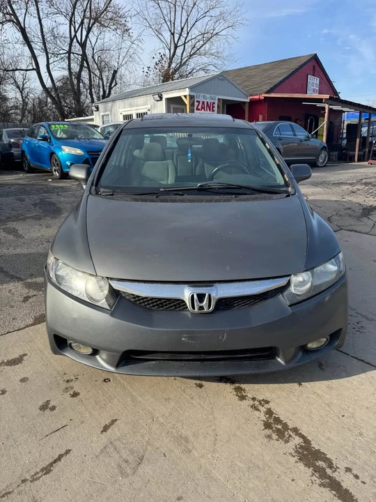 2010 Honda Civic 8th Gen - Image 2 of 13