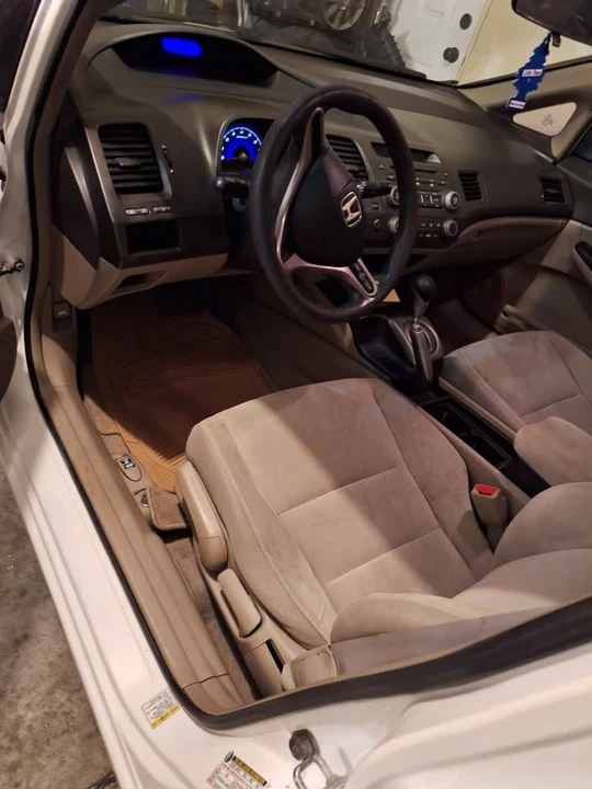 2010 Honda Civic 8th Gen - Image 5 of 6