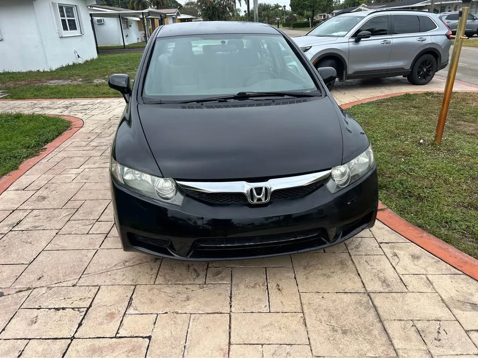 2010 Honda Civic 8th Gen - Image 7 of 13