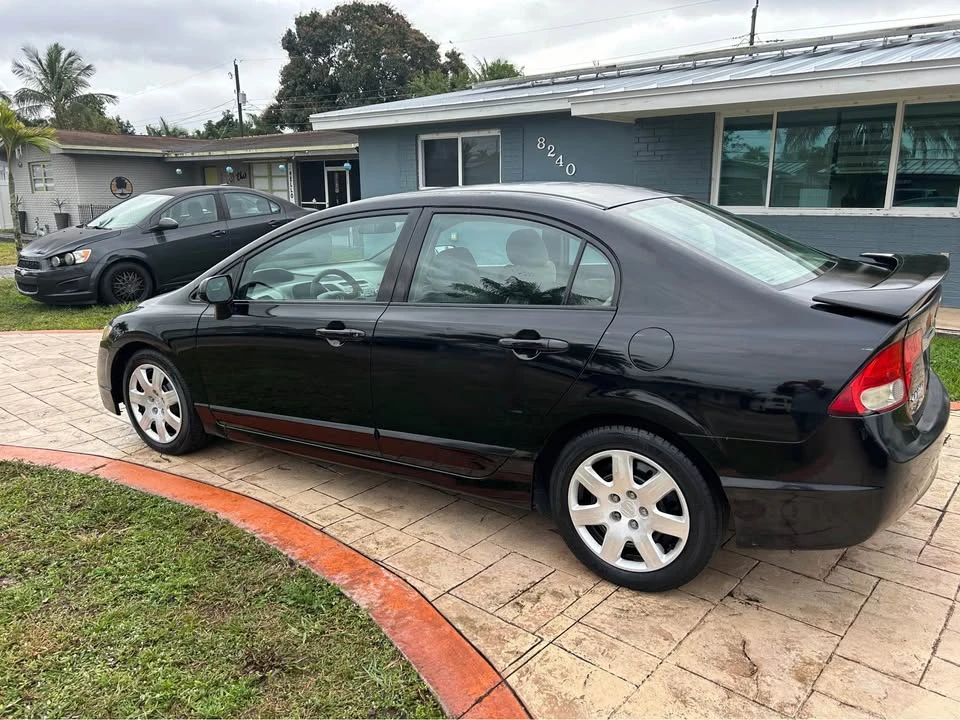2010 Honda Civic 8th Gen - Image 6 of 13