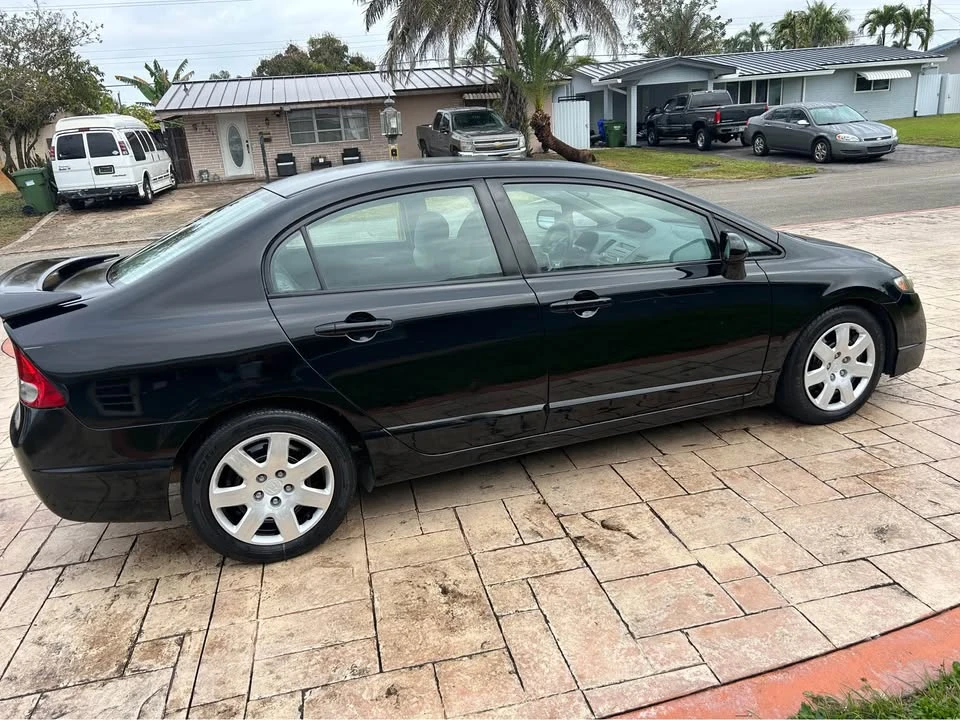 2010 Honda Civic 8th Gen - Image 11 of 13