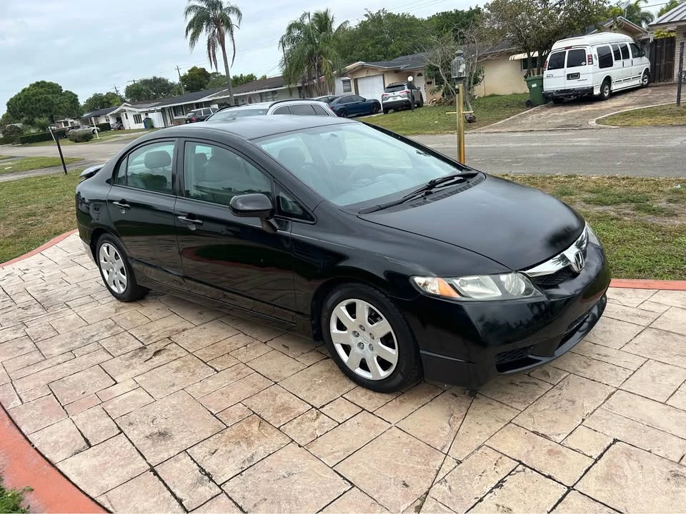 2010 Honda Civic 8th Gen - Image 8 of 13