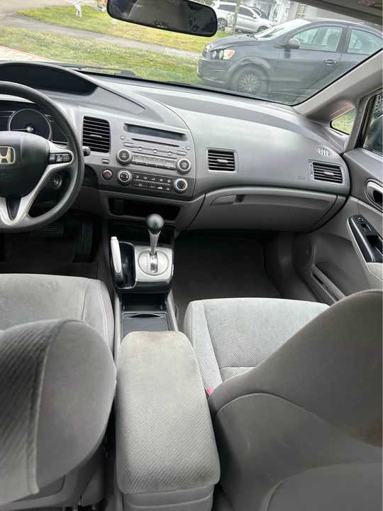 2010 Honda Civic 8th Gen - Image 2 of 13