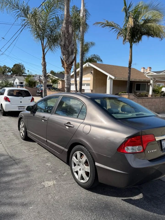 2010 Honda Civic 8th Gen - Image 3 of 8