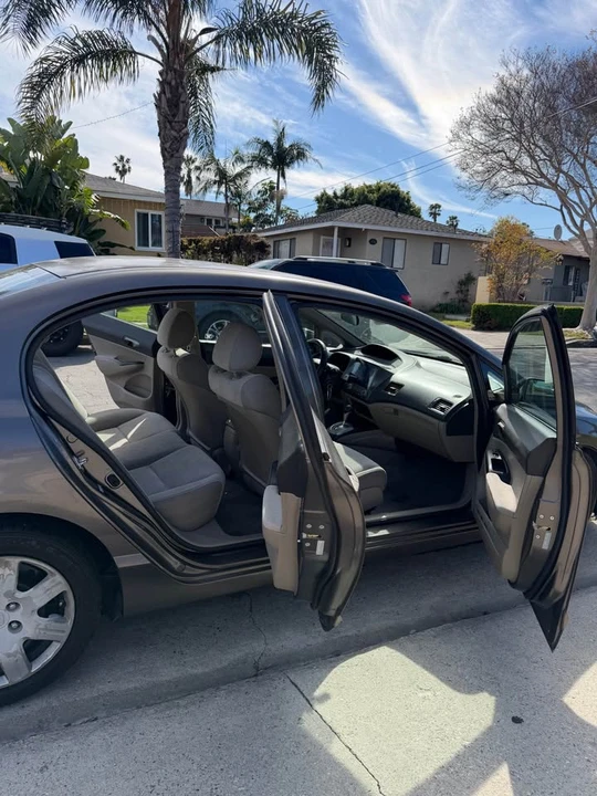 2010 Honda Civic 8th Gen - Image 6 of 8