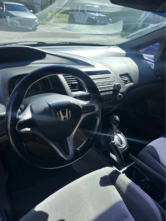 2010 Honda Civic 8th Gen - Image 3 of 8